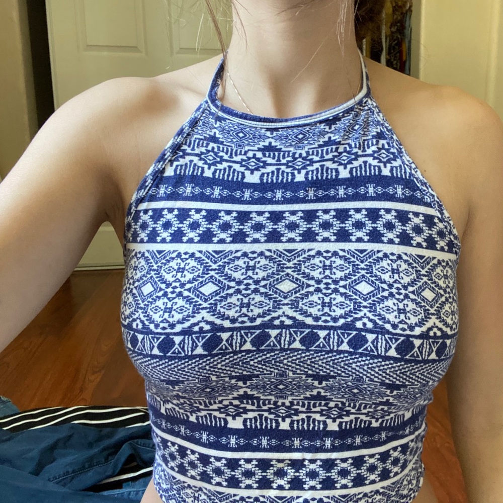 ✨ Fun cropped halter top! ✨